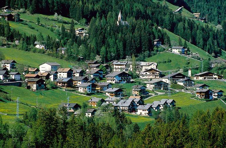 Bild:St. Walburg (Ort - Ulten).jpg