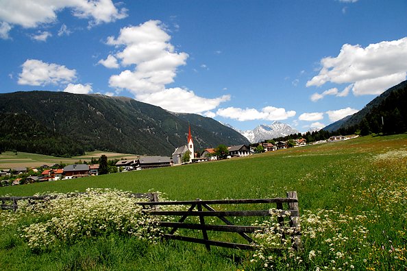 Bild:Niederrasen (Ort - Rasen-Antholz).jpg
