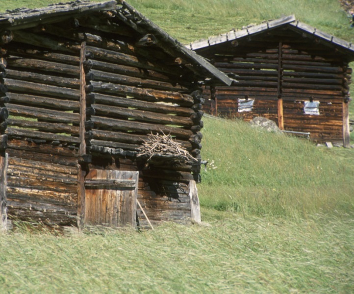 Bild:Flatschhöfe (Weiler - Ulten).jpg