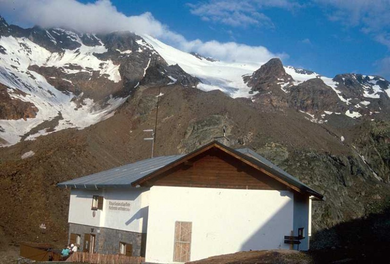 Bild:Höchster Hütte (Schutzhütte - Ulten).jpg