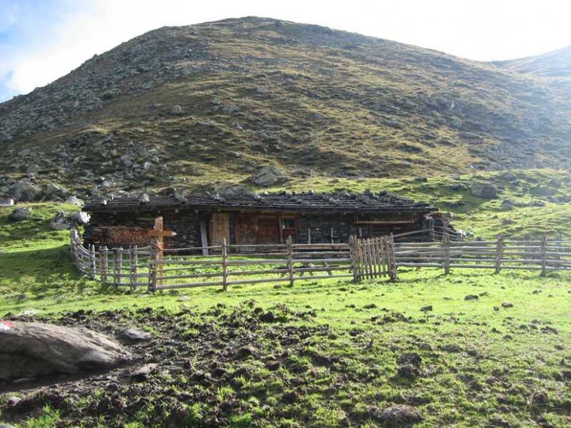 Bild:Oberweißbrunn (Alm - Ulten).jpg